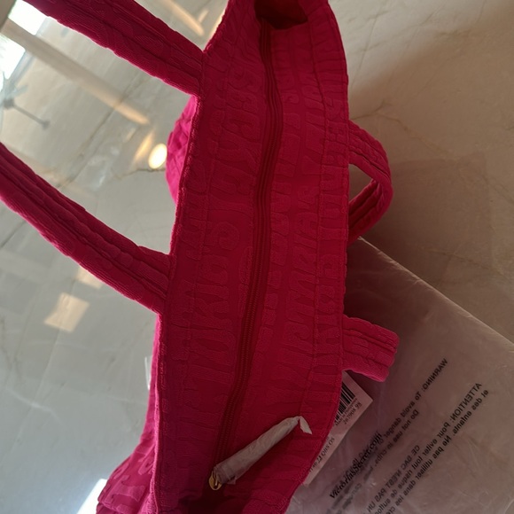 Pink Victoria’s Secret bag. - Picture 3 of 4